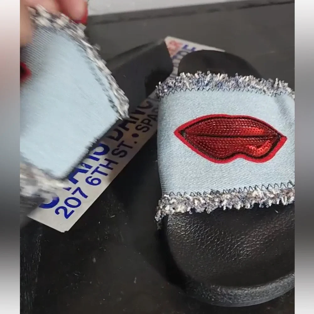 Yoki Blue Denim Frayed Slide Sandal Chic Whimsical Red Sequin Lip Design NWT S-9 - Picture 8 of 16